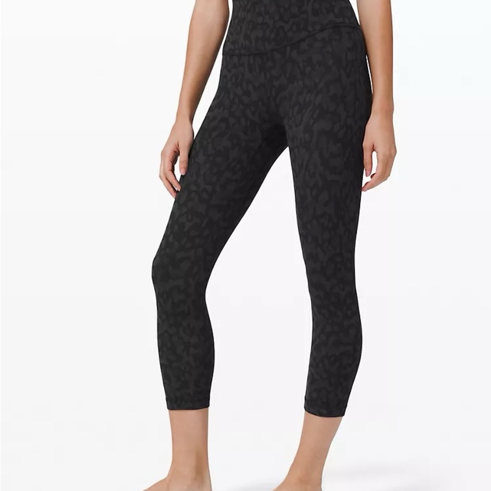 Lululemon Align High-Rise Crop 21” inch in Deep Coal Camo Size 4